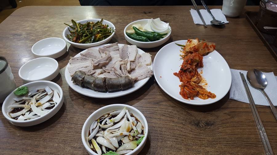 Jung_(Busan)_Bonjeon_Dwaeji_Gukbap_2