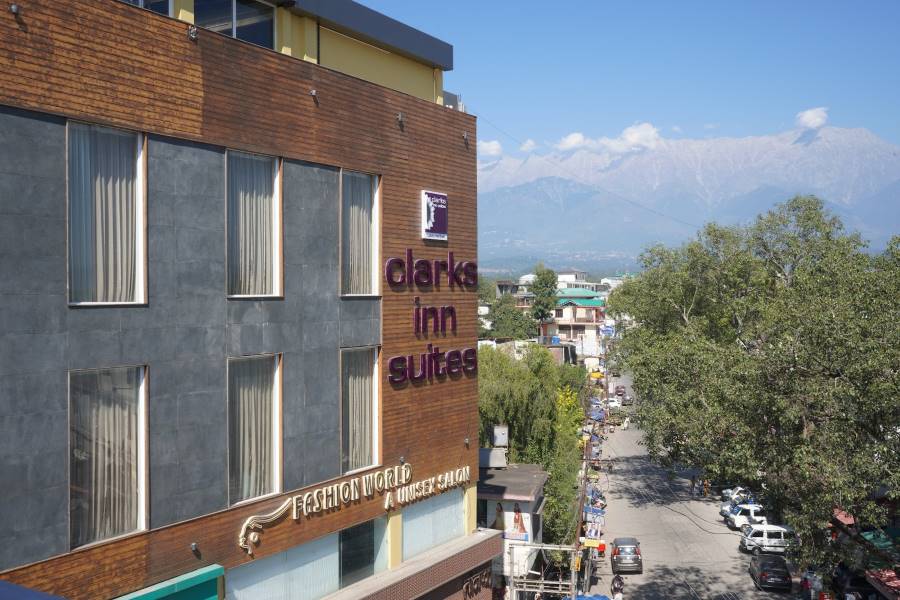 Kangra_Hotel_Clarks_Inn_Suites_1