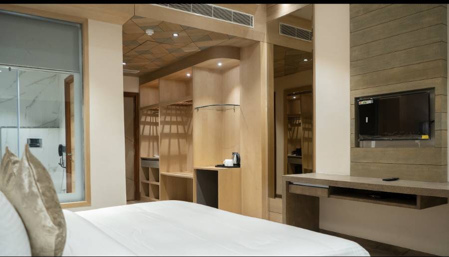 Kangra_Hotel_Clarks_Inn_Suites_5