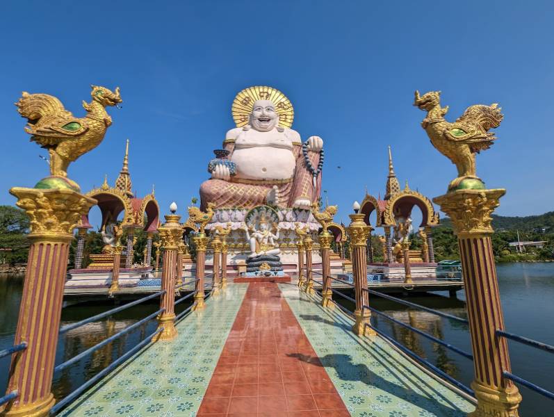 Koh_Samui_Guanyin_Idol_at_Wat_Plai_Laem_3