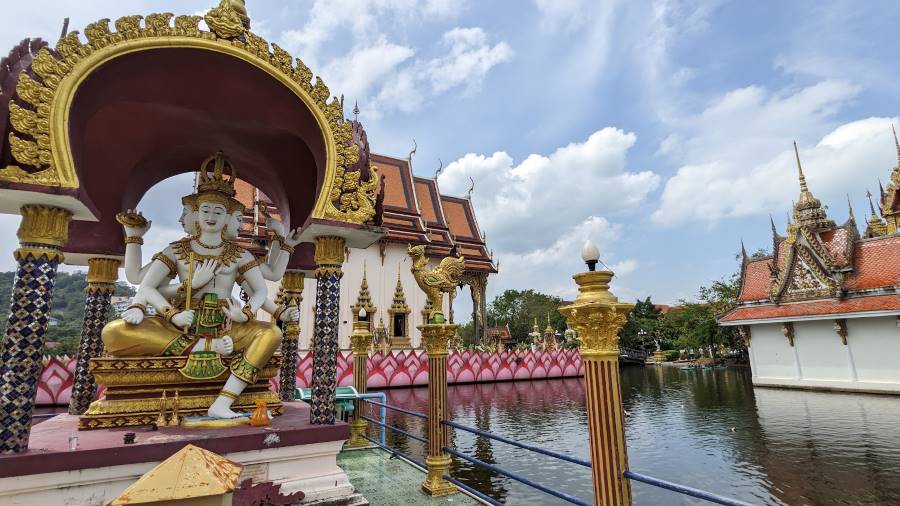 Koh_Samui_Guanyin_Idol_at_Wat_Plai_Laem_7