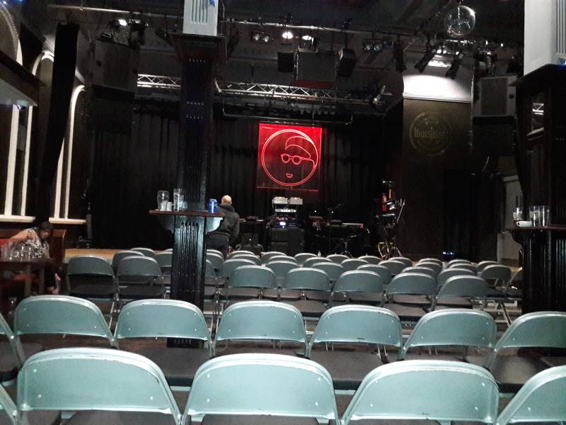Manchester_Attend_a_live_music_gig_10