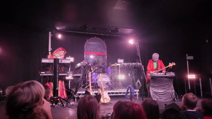 Manchester_Attend_a_live_music_gig_1