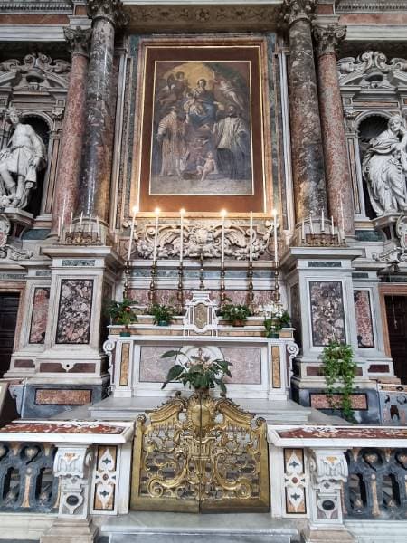 Naples_Chiesa_del_Gesu_Nuovo_4