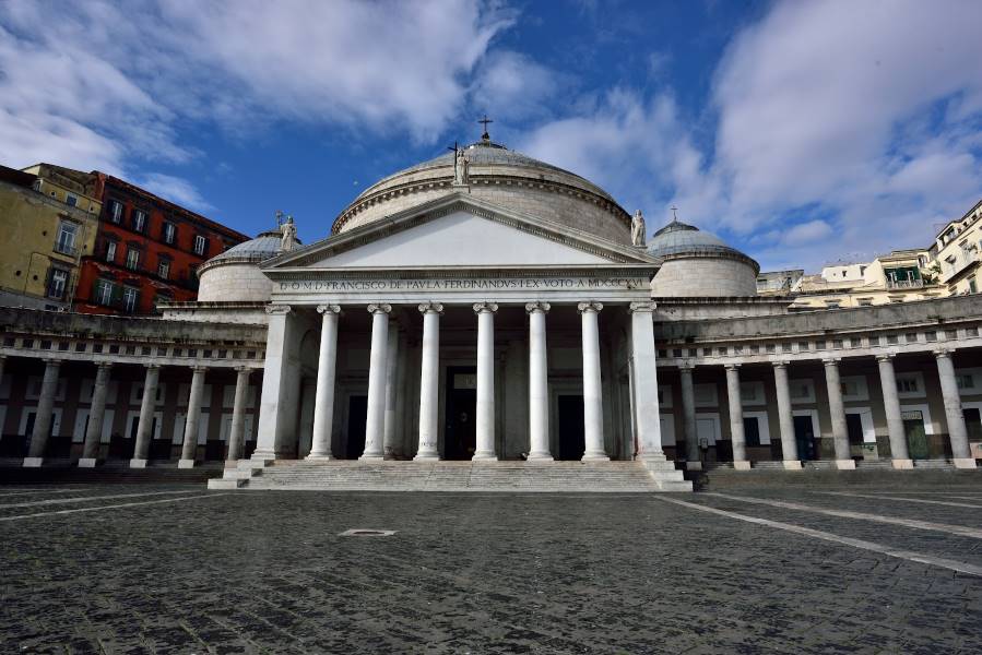 Naples_Piazza_del_Plebiscito_1