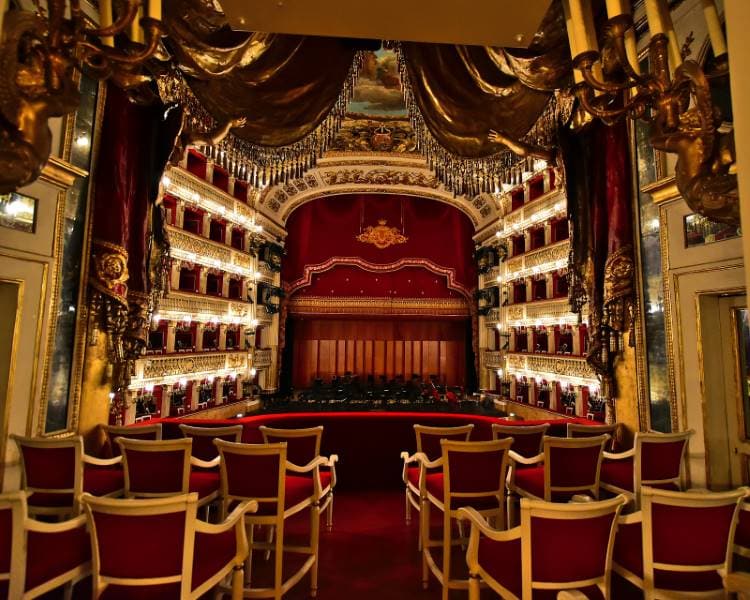 Naples_San_Carlo_Theatre_2