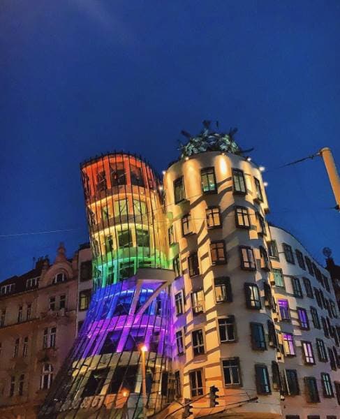 Prague_Dancing_House_7