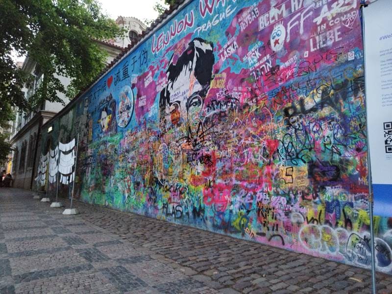 Prague_John_Lennon_Wall_1