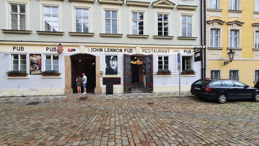 Prague_John_Lennon_Wall_3