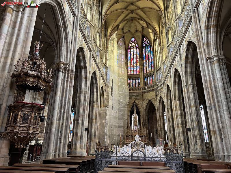 Prague_St_Vitus_Cathedral_4