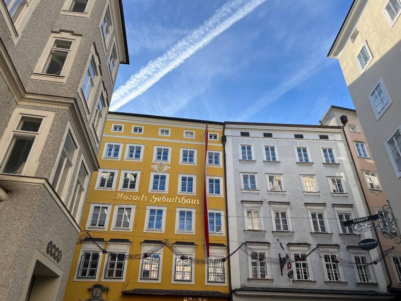 Salzburg_Mozarts_Birthplace_1