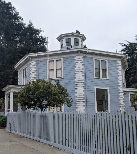 San_Francisco_McElroy_Octagon_House_1