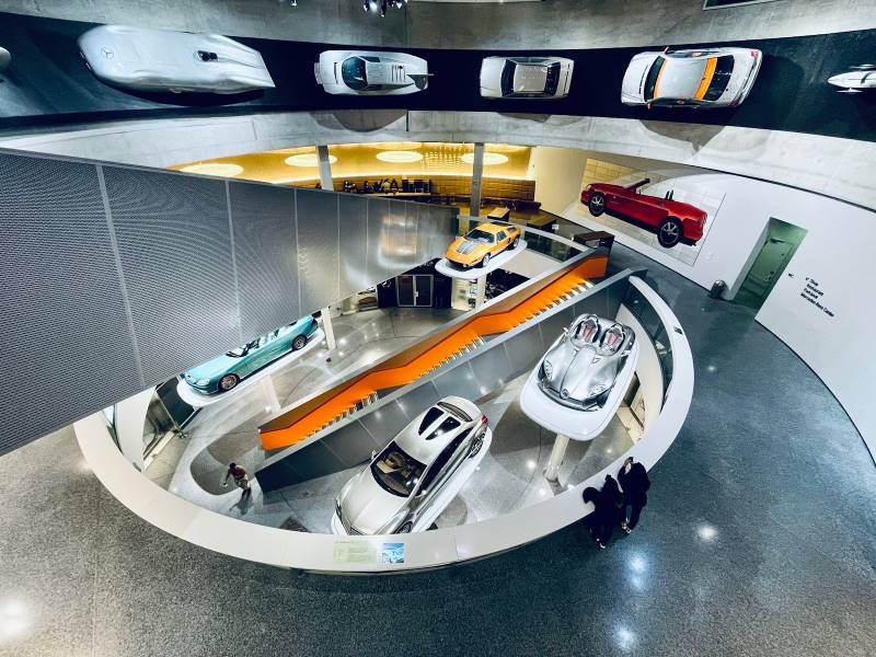 Stuttgart_Mercedes-Benz_Museum_3