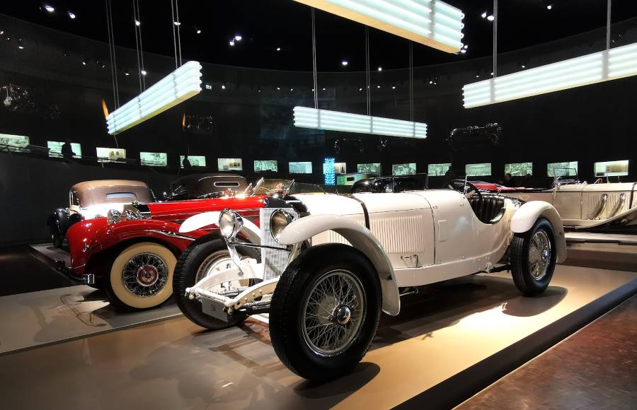 Stuttgart_Mercedes-Benz_Museum_5