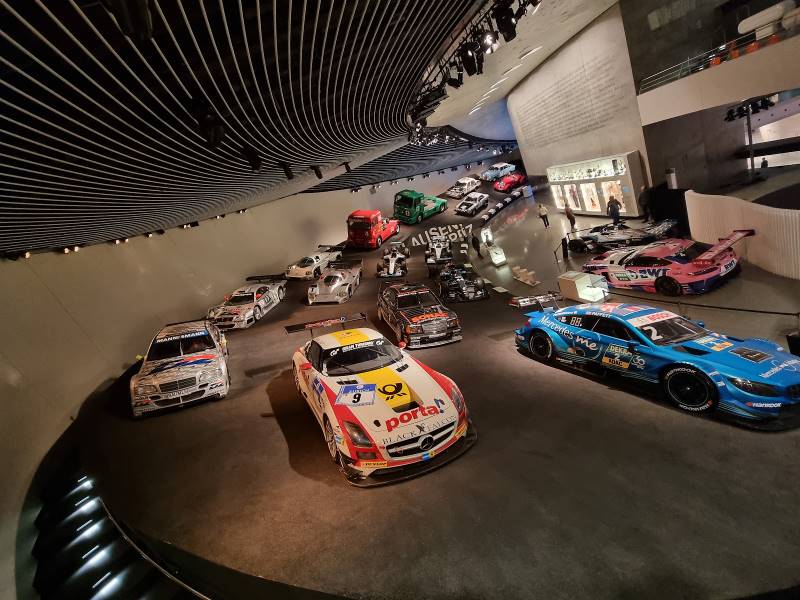Stuttgart_Mercedes-Benz_Museum_8