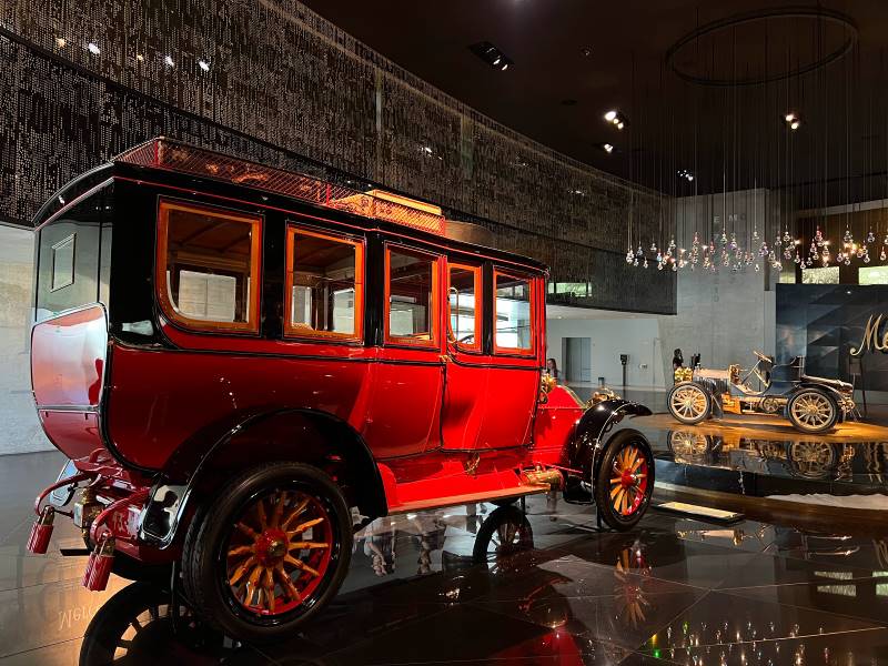 Stuttgart_Mercedes-Benz_Museum_9