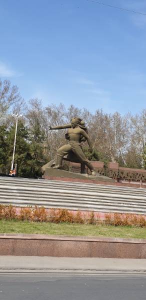 Tashkent_Monument_of_Courage_4