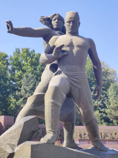 Tashkent_Monument_of_Courage_8