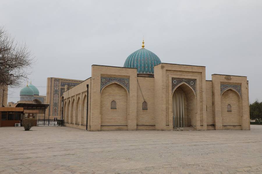 Tashkent_Moyie_Mubarek_Library_Museum_1