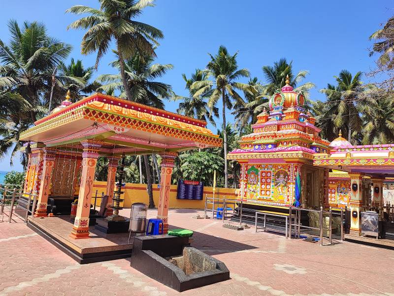 Thiruvananthapuram_Aazhimala_Siva_Temple_8