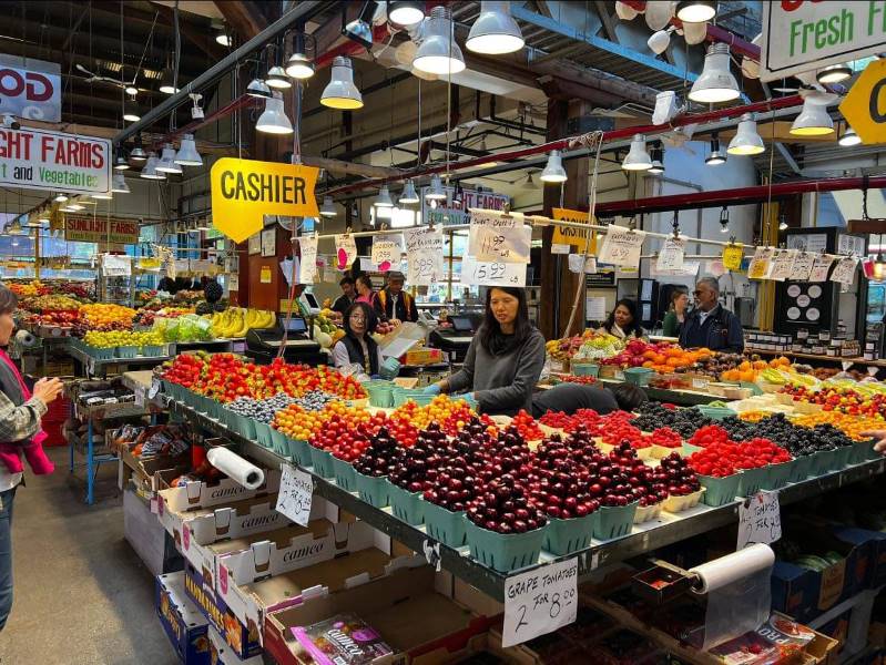 Vancouver_Granville_Island_Public_Market_2