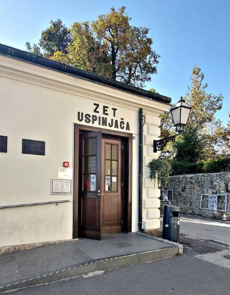 Zagreb_Oldest_Funicular_Journey_7