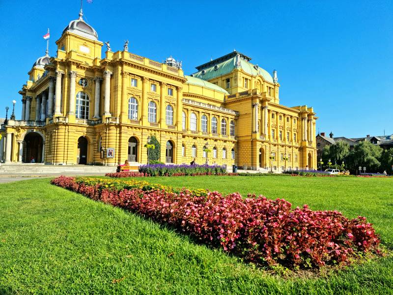 Zagreb_The_Croatian_National_Theatre_1
