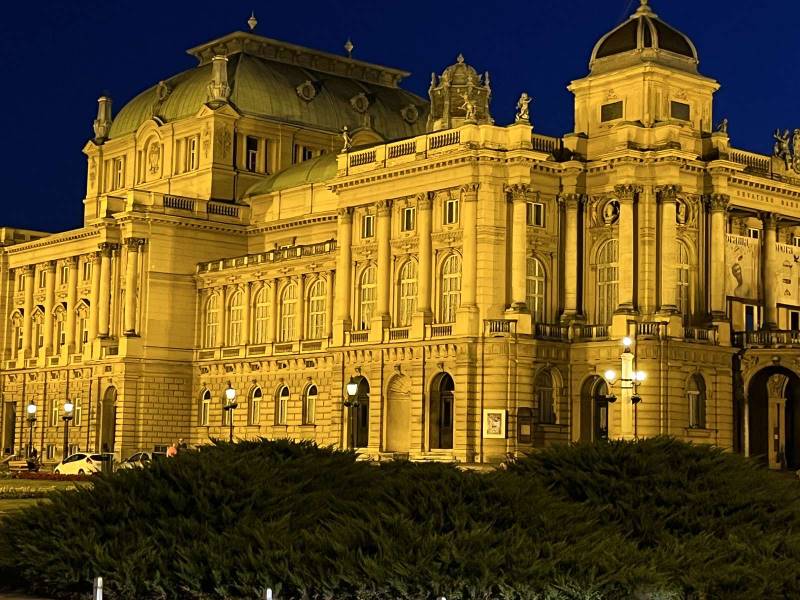 Zagreb_The_Croatian_National_Theatre_6