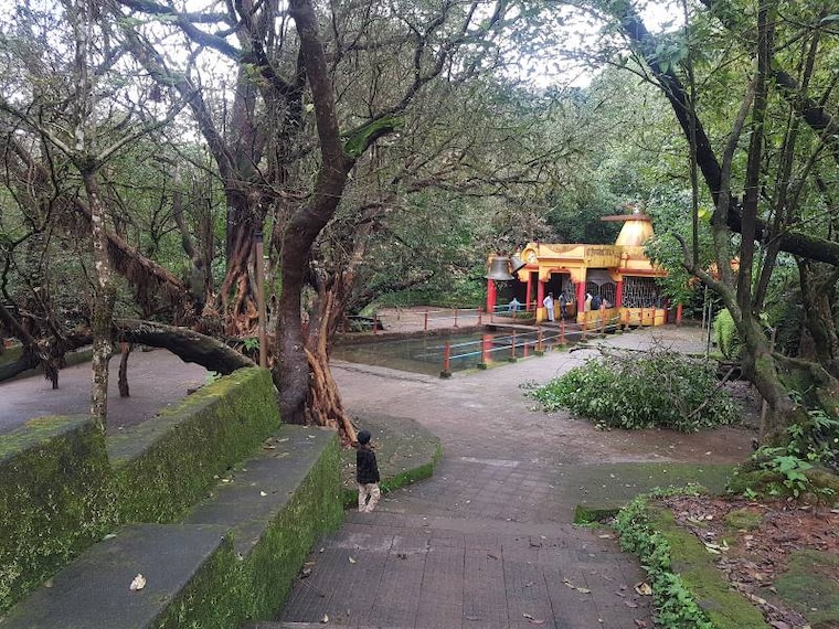 Amboli_Hiranya_Keshi_Temple_10