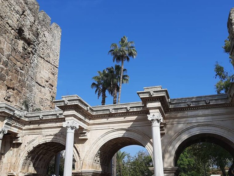 Antalya_Hadrian_s_Gate_2