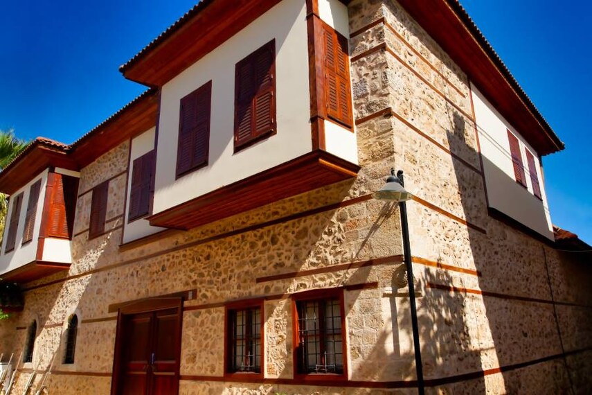 Antalya_Hadrian_s_Gate_5