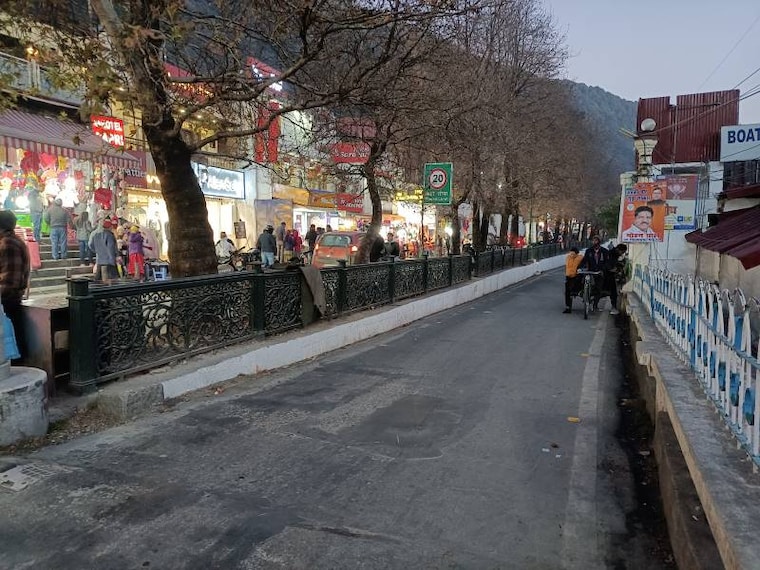 Bhimtal_Mall_Road_Bhimtal_3