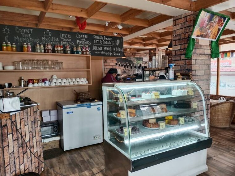 Bomdila_Hilltop_Cafe_7