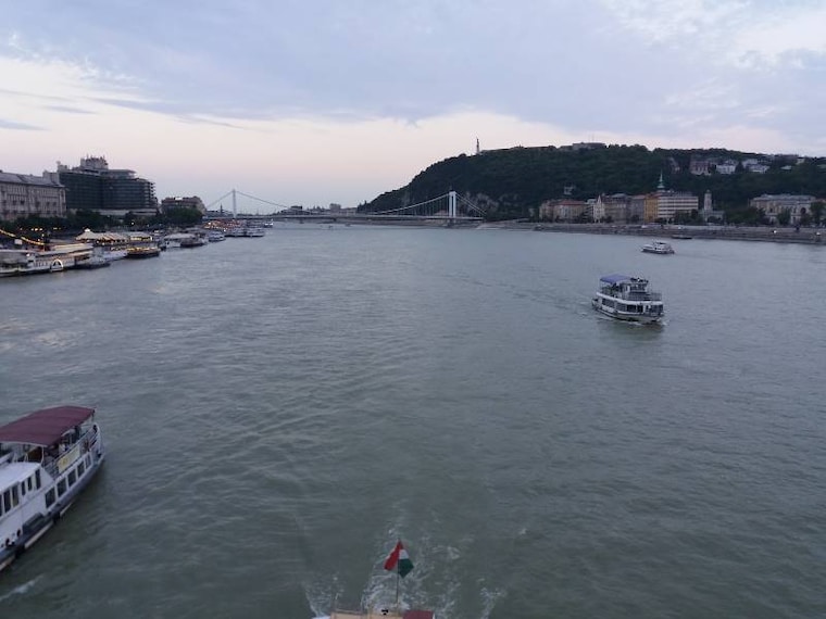 Budapest_Danube_Promenade_9