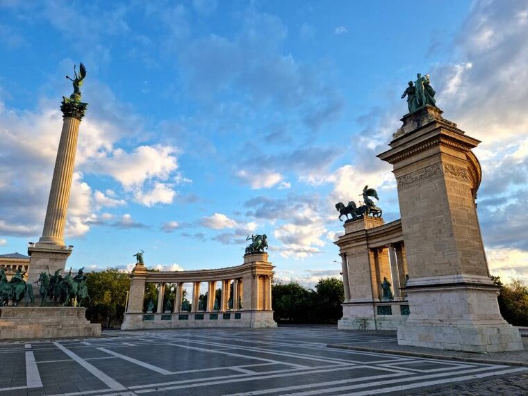 Budapest_Heroes_Square_1