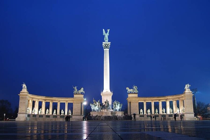 Budapest_Heroes_Square_3
