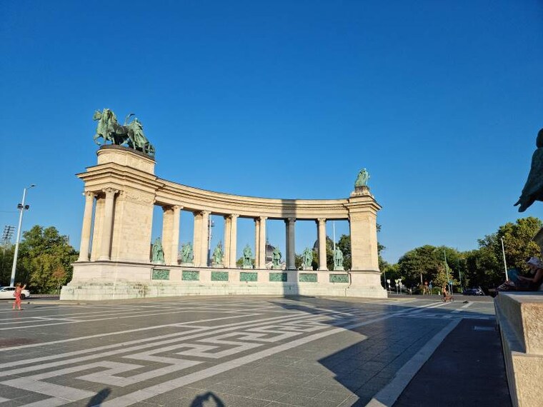 Budapest_Heroes_Square_6