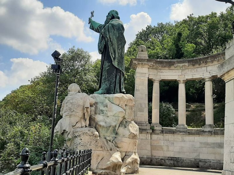 Budapest_Liberty_Statue_2