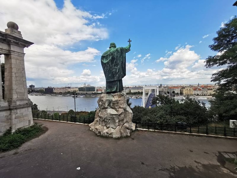 Budapest_Liberty_Statue_6
