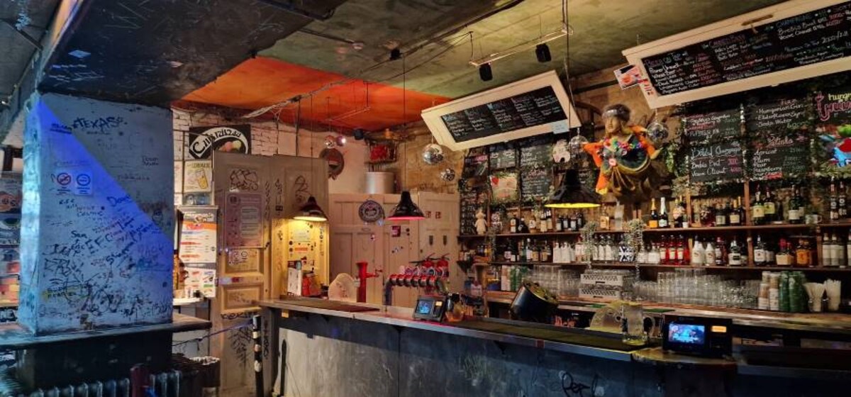 Budapest_Szimpla_Kert_2