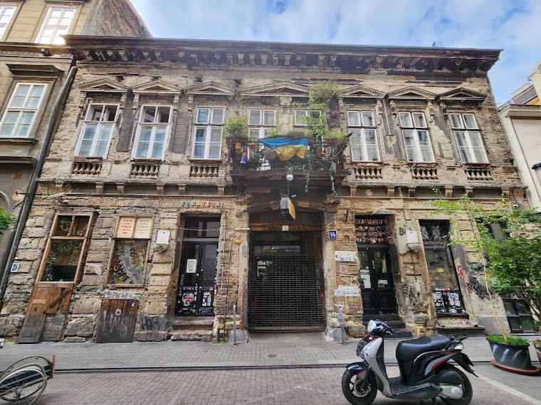 Budapest_Szimpla_Kert_9