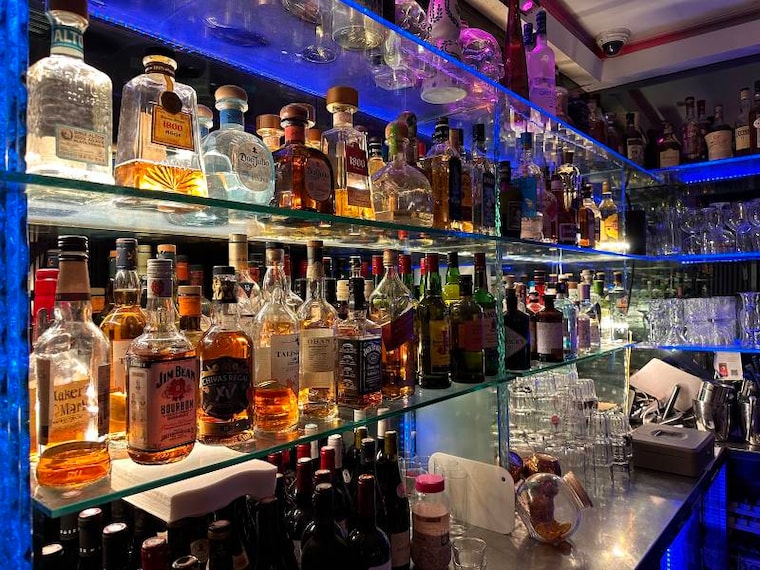 Cannes_Charly_s_Wine_Bar_1