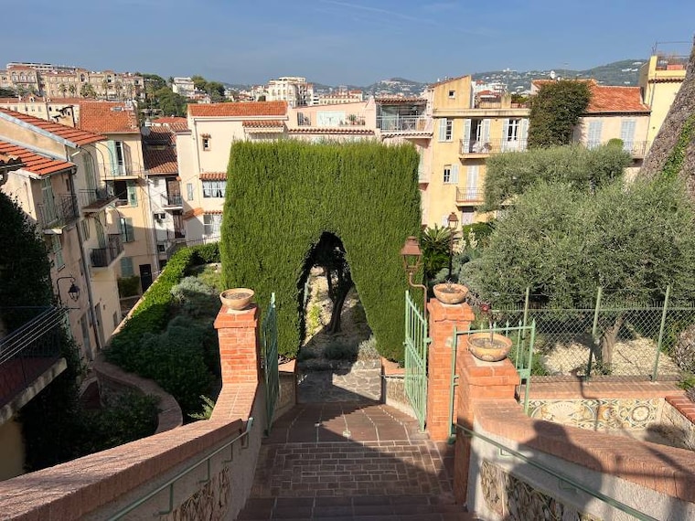 Cannes_Le_Suquet_Old_Town_8