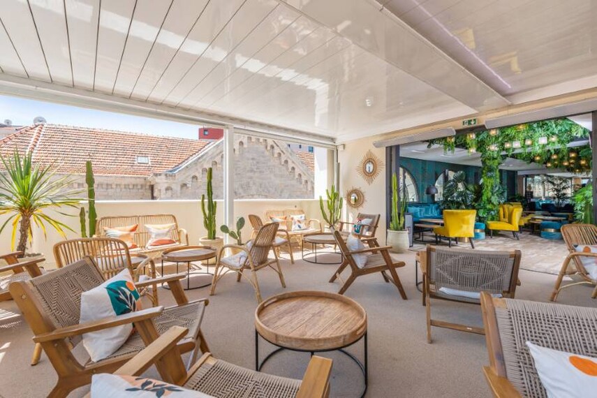 Cannes_Lounge_Bar_by_Le_Roof_1