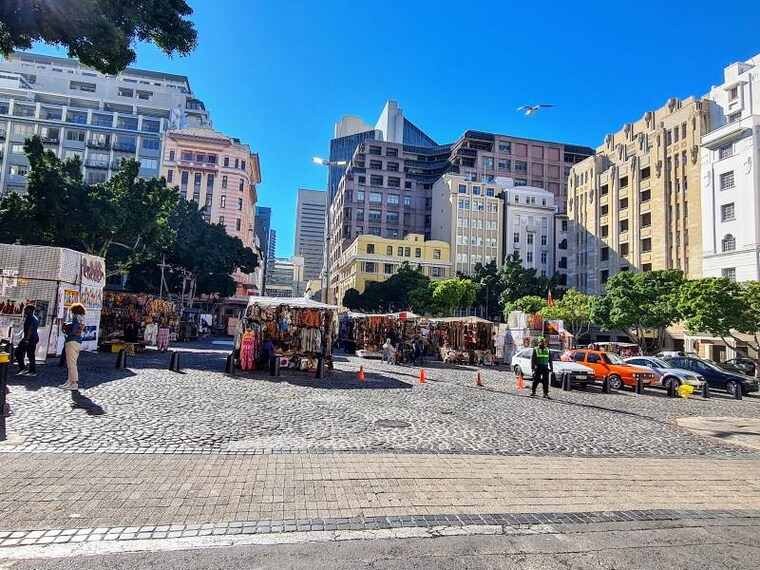 Cape_Town_Greenmarket_Square_1