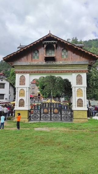 Chamba_Chaugan_Market_6