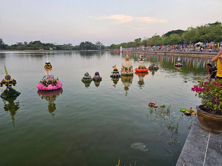 Chiang_Mai_Loi_Krathong_Festival_6