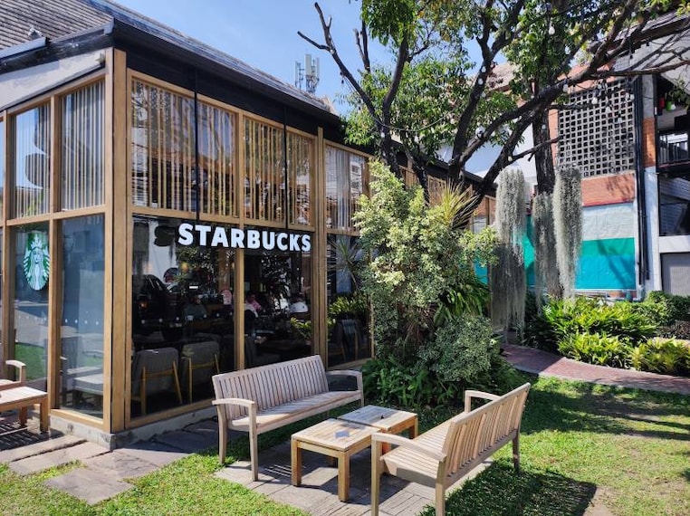 Chiang_Mai_Nimmanhaemin_Road_2