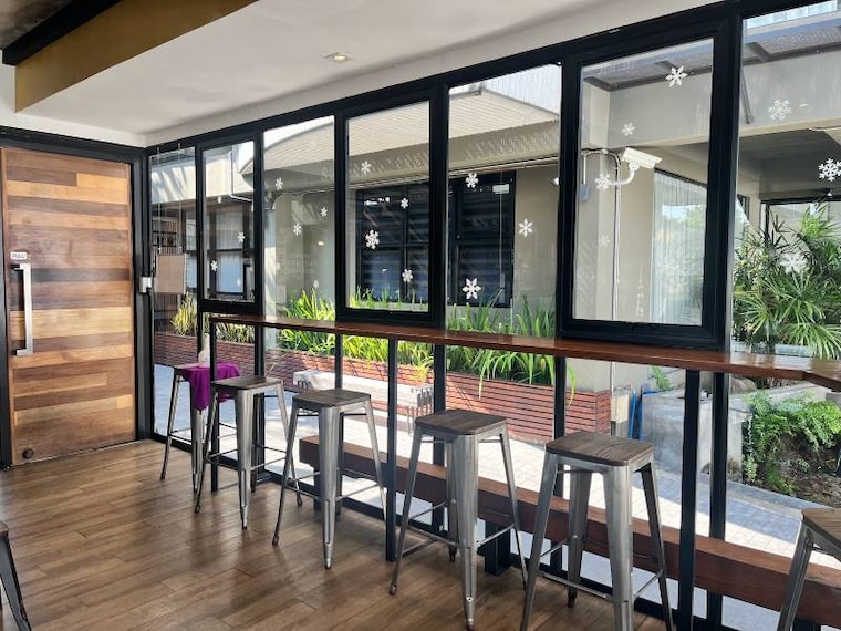 Chiang_Mai_Nimmanhaemin_Road_5