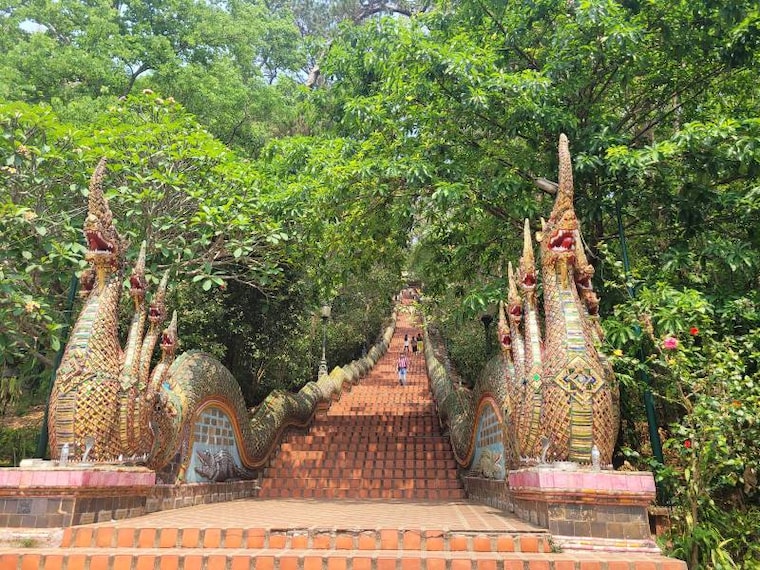 Chiang_Mai_Wat_Phra_That_Doi_Suthep_3